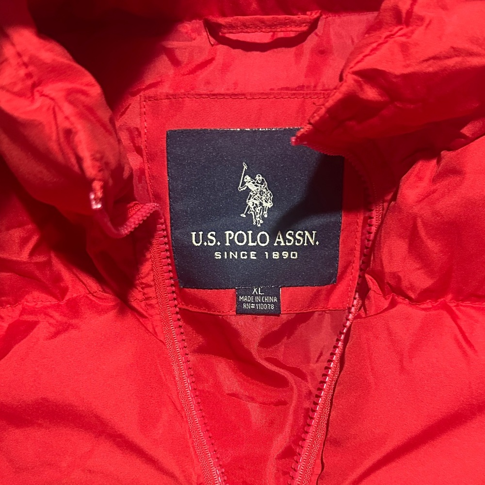 U.S Polo Assn. Men's Red Puffer Vest - Picture 4 of 4